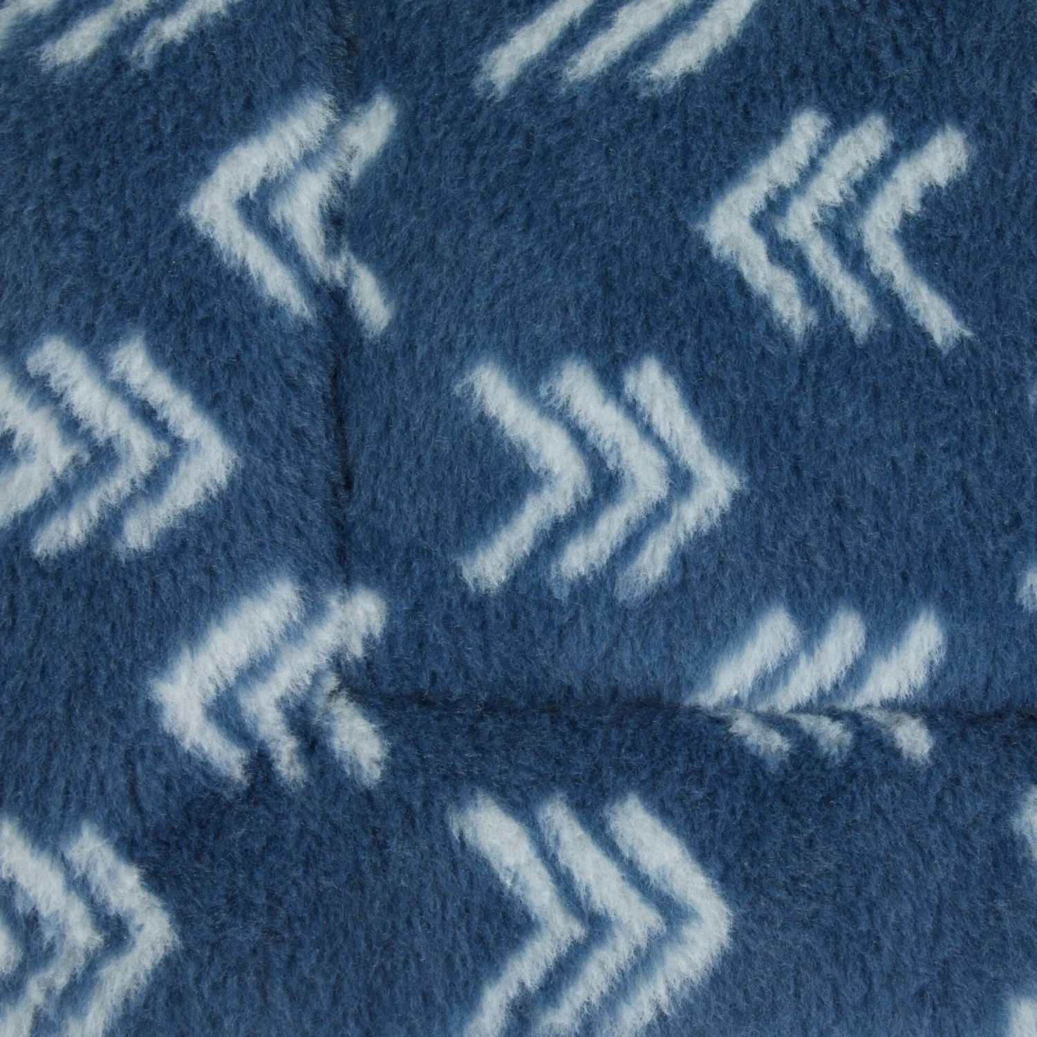 Frisco Plush Tri-fold Arrow Print Dog Crate Mat 6 Frisco Plush Tri-fold Arrow Print Dog Crate Mat - Image 4